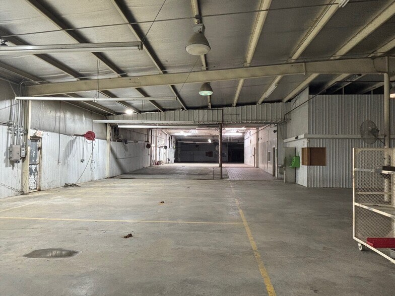 More Photos Of 2306 Texas Blvd, Texarkana Auto Repair For Sale