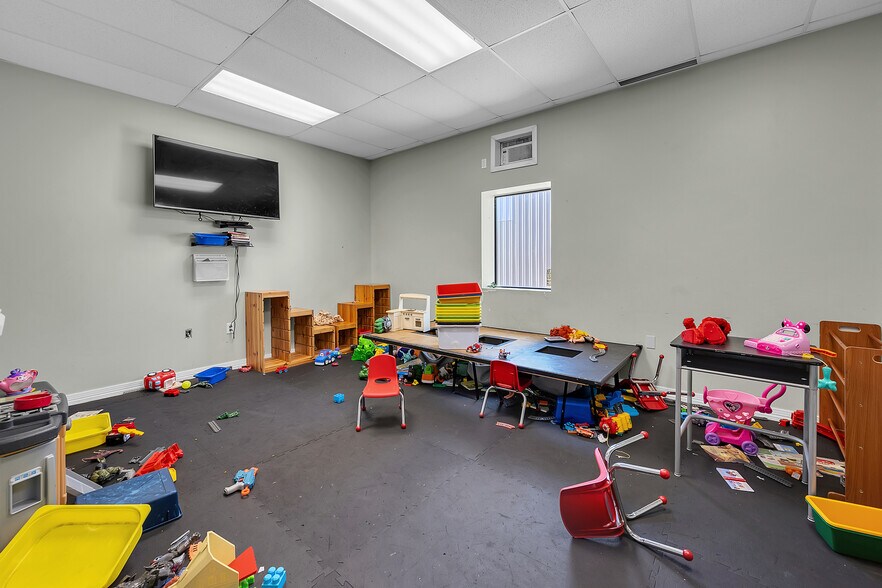 More Photos Of 11703-11711 Spring Cypress Rd, Tomball Unknown For Lease