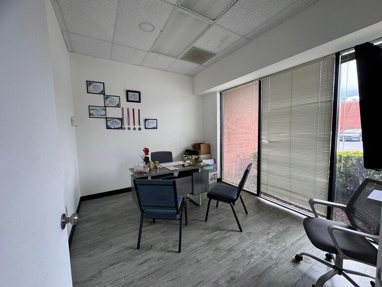 More Photos Of 2830 Winkler Ave, Fort Myers Office Residential For Lease
