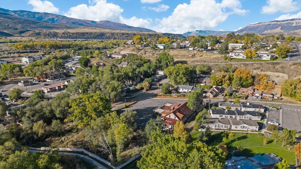 More Photos Of 412 Park Ave, Rifle Restaurant For Sale