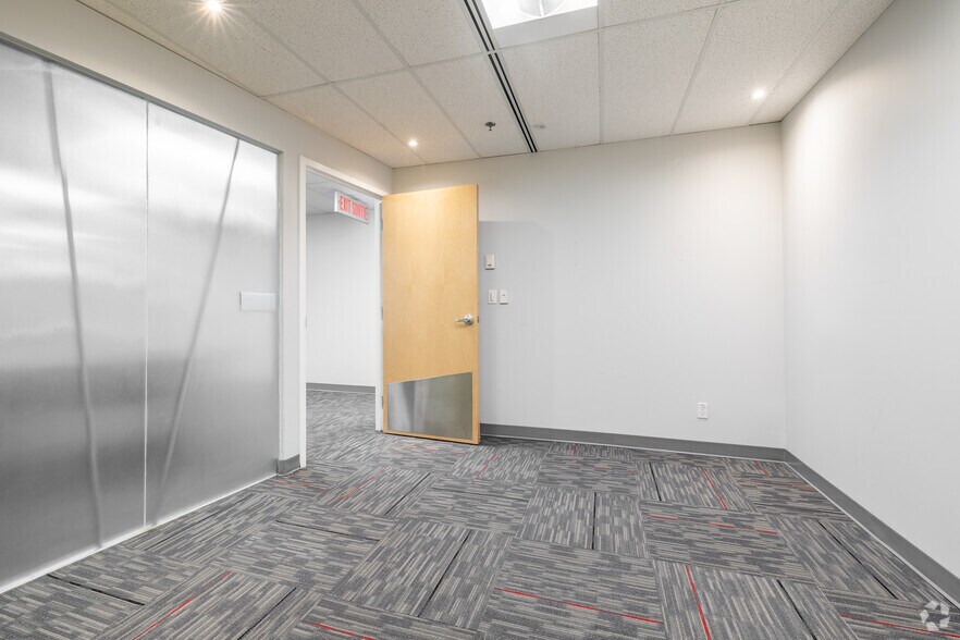 More Photos Of 100 Metcalfe St, Ottawa Office For Lease