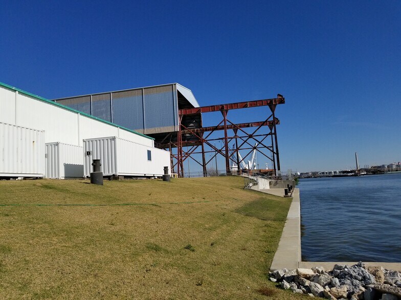 More Photos Of 16534 Peninsula St, Houston Manufacturing For Lease