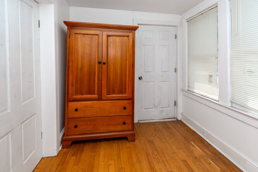 More Photos Of 38 John Ringo Rd, Ringoes Apartments For Sale