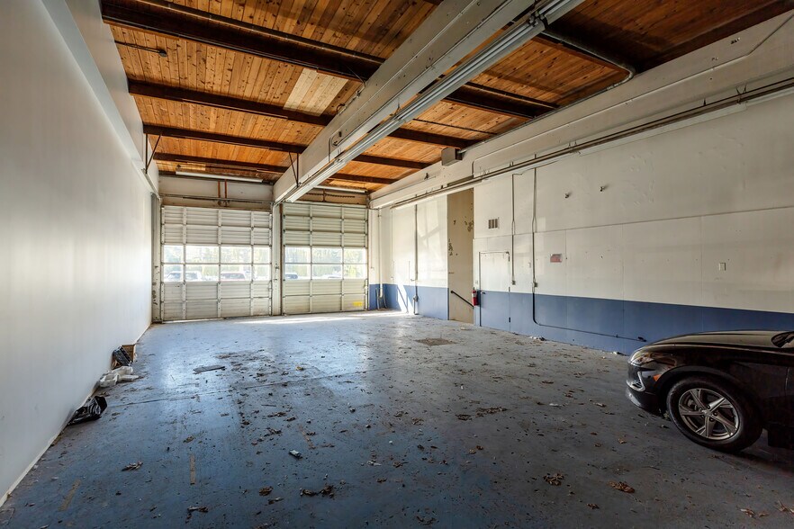 More Photos Of 1940 E Powell Blvd, Gresham Auto Dealership For Sale