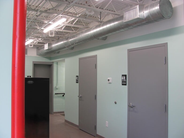 More Photos Of 921 Princess St, Wilmington Warehouse For Lease