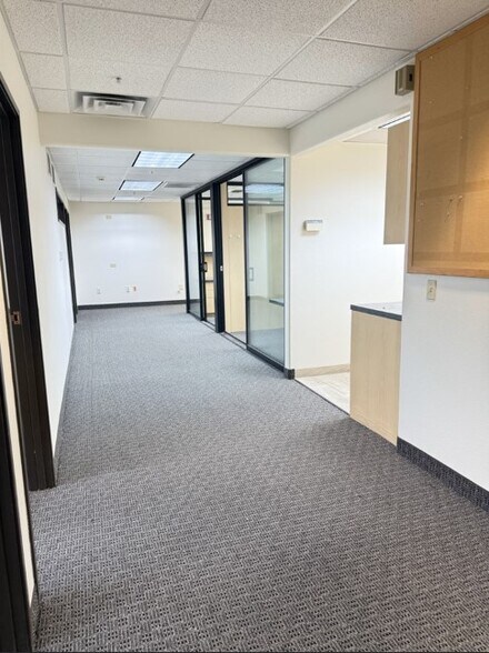 More Photos Of 15955 N Dial Blvd, Scottsdale Light Distribution For Lease