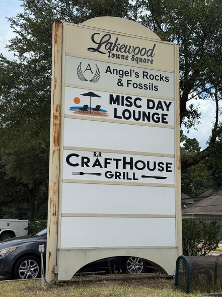 More Photos Of 12916 Malcomson Rd, Houston Storefront For Lease