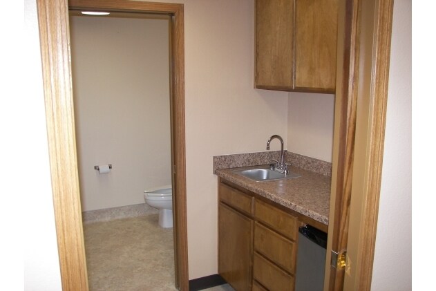 More Photos Of 1510 Poole Blvd, Yuba City Office For Lease