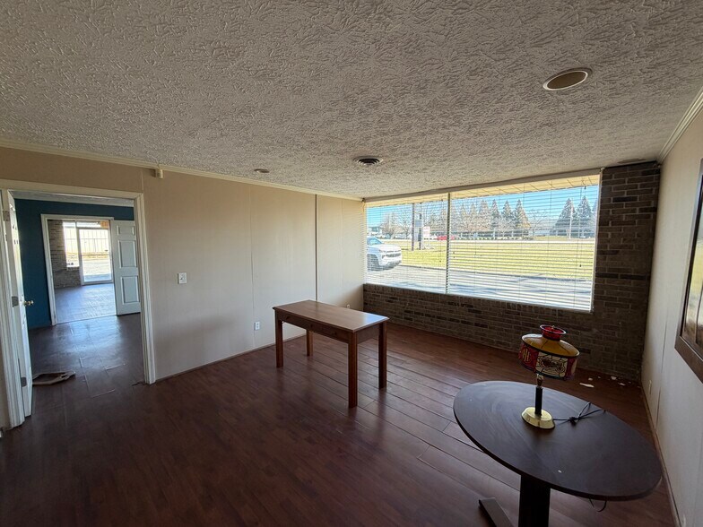 More Photos Of 1913 US 41 Hwy SW, Calhoun Flex For Lease