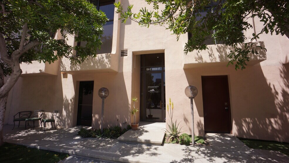 More Photos Of 924 E Green St, Pasadena Loft Creative Space For Lease
