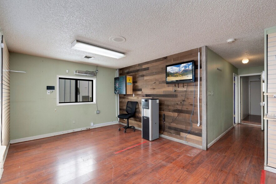 More Photos Of 2515 7th Ave, Garden City Warehouse For Sale