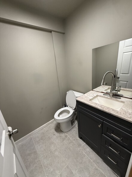 More Photos Of 130 Lenox Ave, Stamford Warehouse For Sale