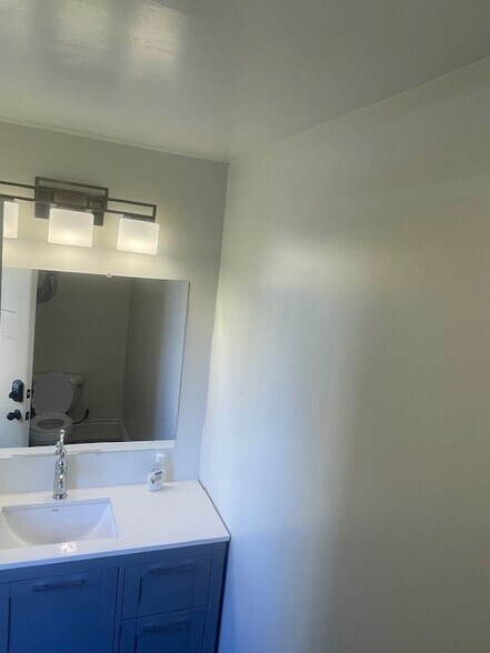 More Photos Of 5666 Telegraph Ave, Oakland Office For Lease