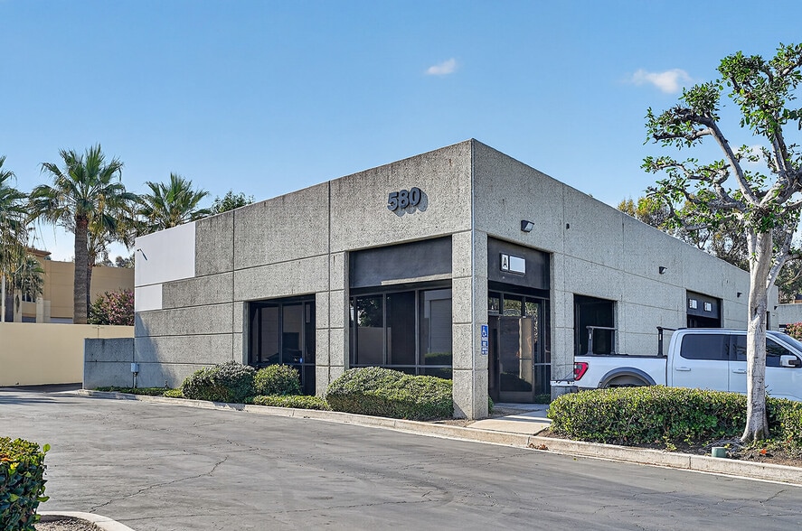 More Photos Of 550-590 E Arrow Hwy, San Dimas Warehouse For Lease