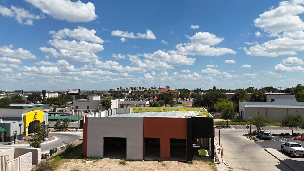 More Photos Of 7518 McPherson Rd, Laredo General Retail For Sale