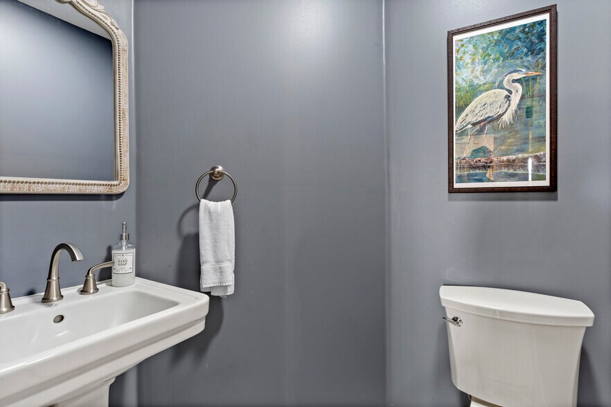 More Photos Of 782 Water St, Biloxi Office For Sale
