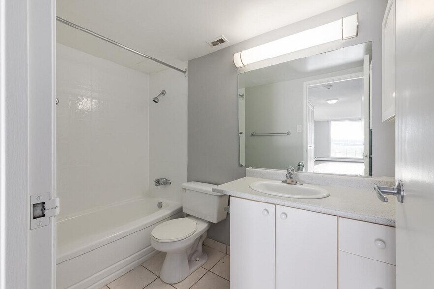 More Photos Of 2105 90 Av SW, Calgary Apartments For Lease