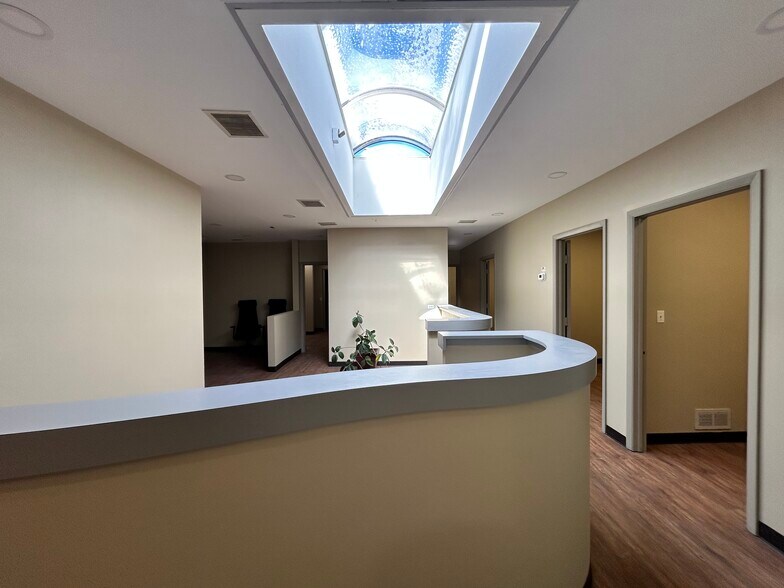 More Photos Of 4956 W Irving Park Rd, Chicago Office For Lease