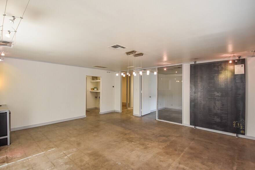 More Photos Of 1310 E 29th St, Houston Light Distribution For Lease