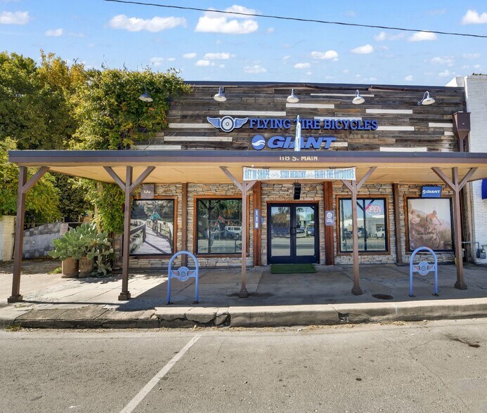 More Photos Of 118 S Main St, Weatherford Storefront Retail Office For Sale