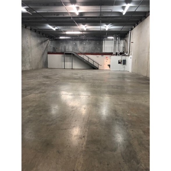 More Photos Of 6301-6323 NW 99th Ave, Doral Distribution For Lease