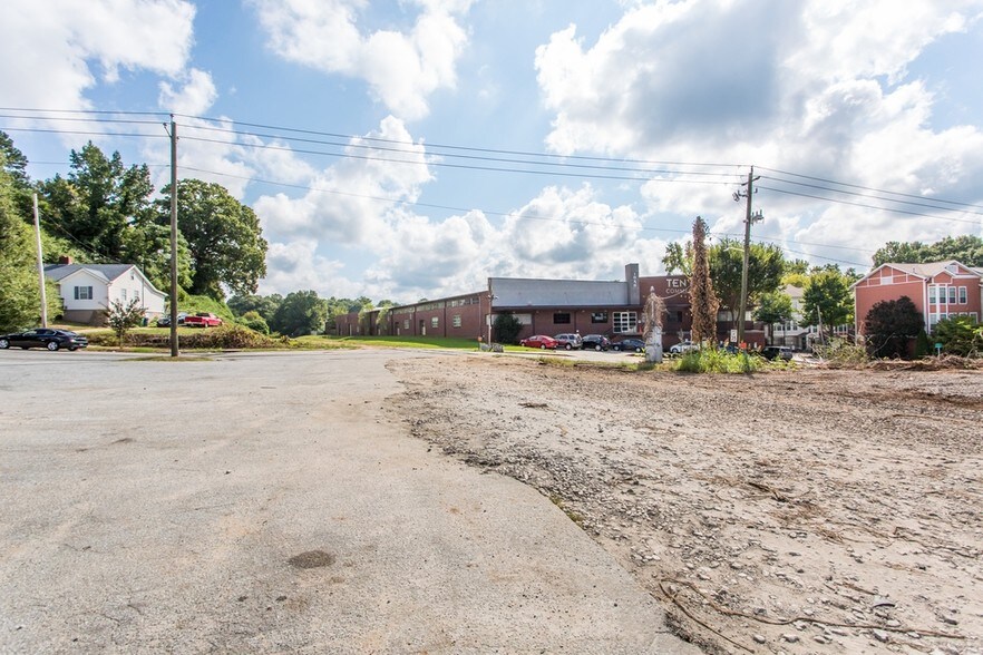 More Photos Of 1015 Boulevard SE, Atlanta Distribution For Sale