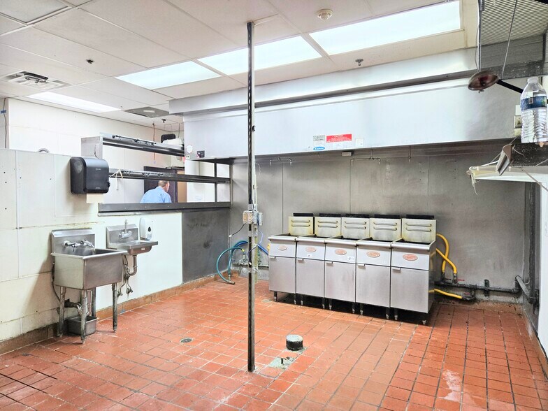 More Photos Of 9850 Milwaukee Ave, Glenview Fast Food For Sale