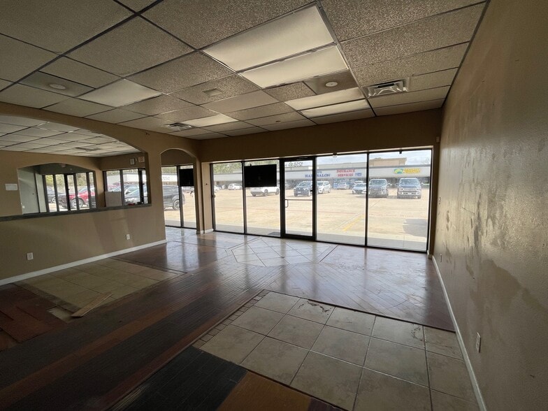 More Photos Of 701 E Main St, Tomball Storefront For Lease