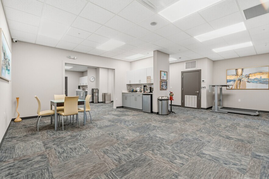 More Photos Of 131 S Country Club Rd, Lake Mary Office For Sale