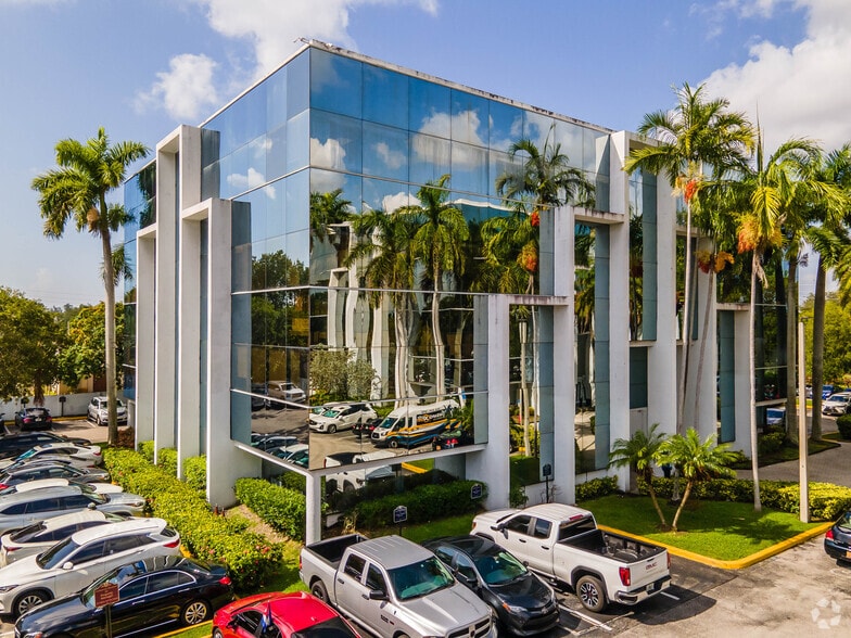 Primary Photo Of 16853-16855 NE 2nd Ave, North Miami Beach Office For Lease