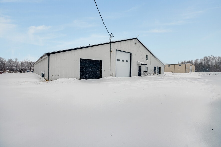 More Photos Of 19 Terry Fox Dr, Vankleek Hill Manufacturing For Sale