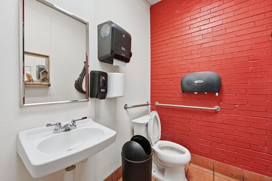 More Photos Of 565 W Bedford Euless Rd, Hurst Restaurant For Sale