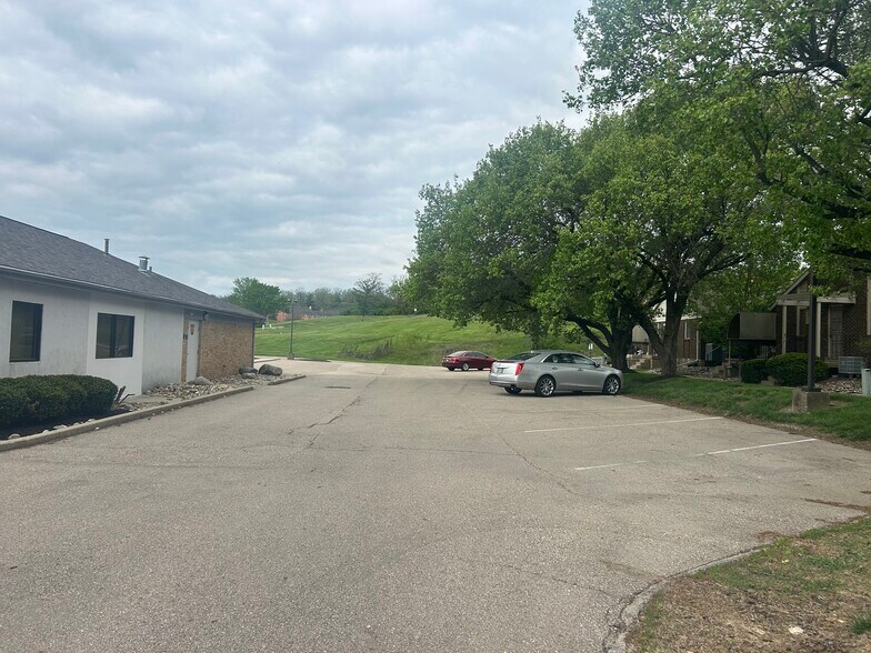 More Photos Of 12037 Sheraton Ln, Cincinnati Medical For Sale