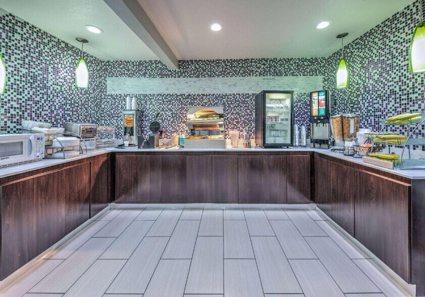 More Photos Of 2303 Junction City Rd, El Dorado Hotel For Sale