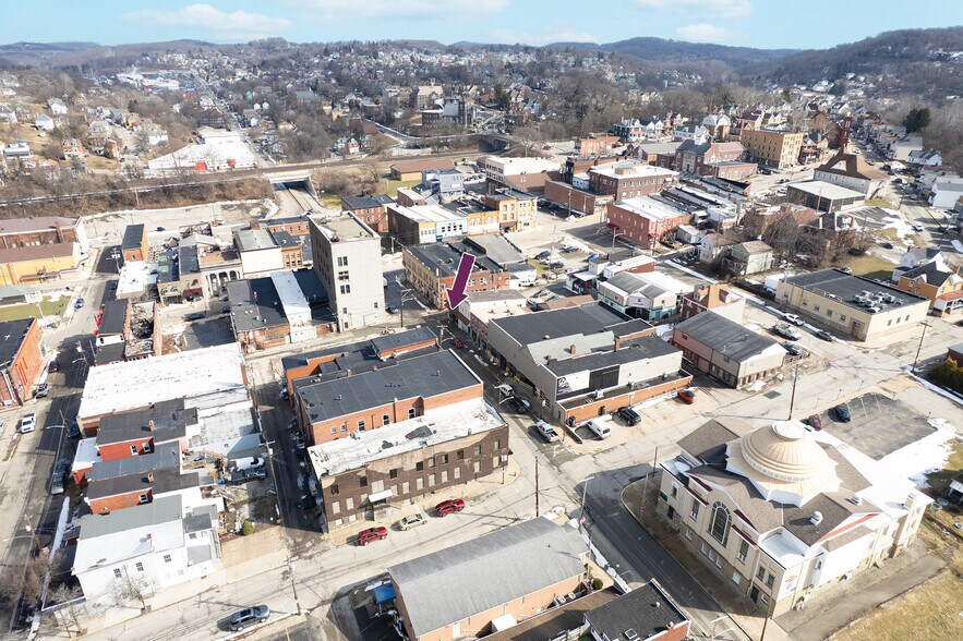 More Photos Of 212 S 4th St, Jeannette General Retail For Lease