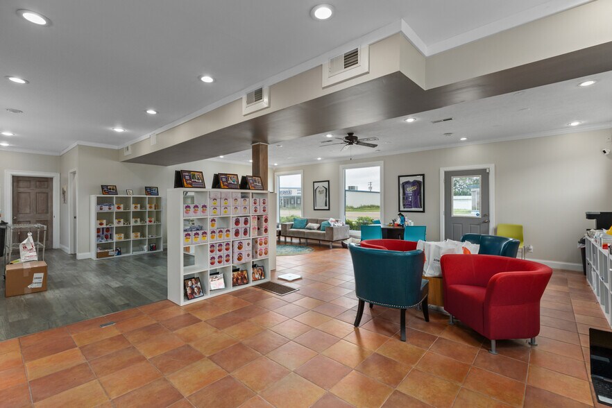 More Photos Of 904 W Union Ave, Litchfield Office For Sale