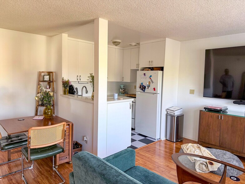 More Photos Of , Los Angeles Multifamily For Sale