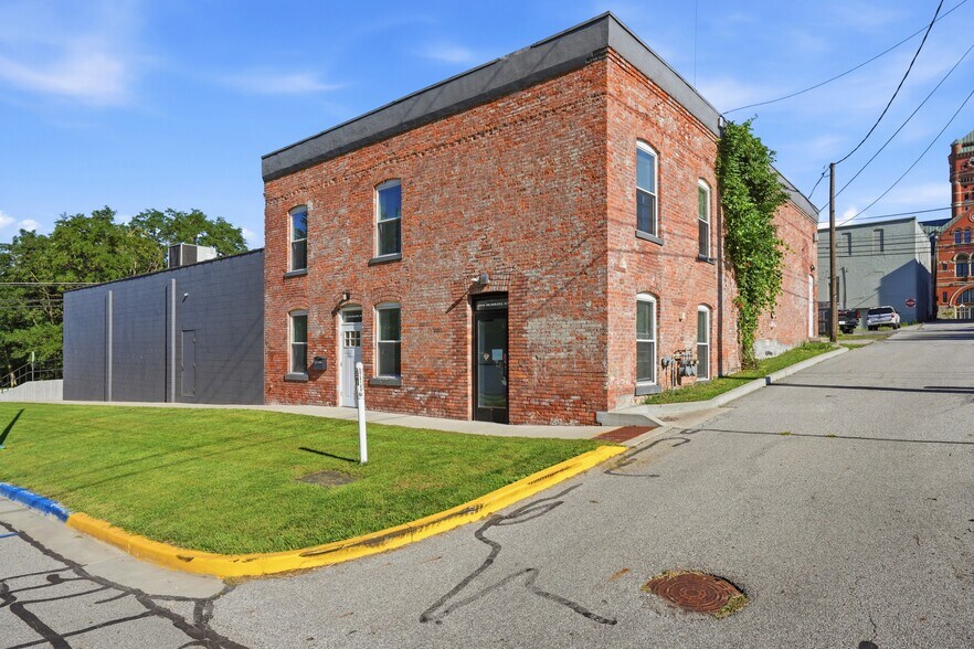 Primary Photo Of 111 W Hazel St, Albion Light Manufacturing For Sale