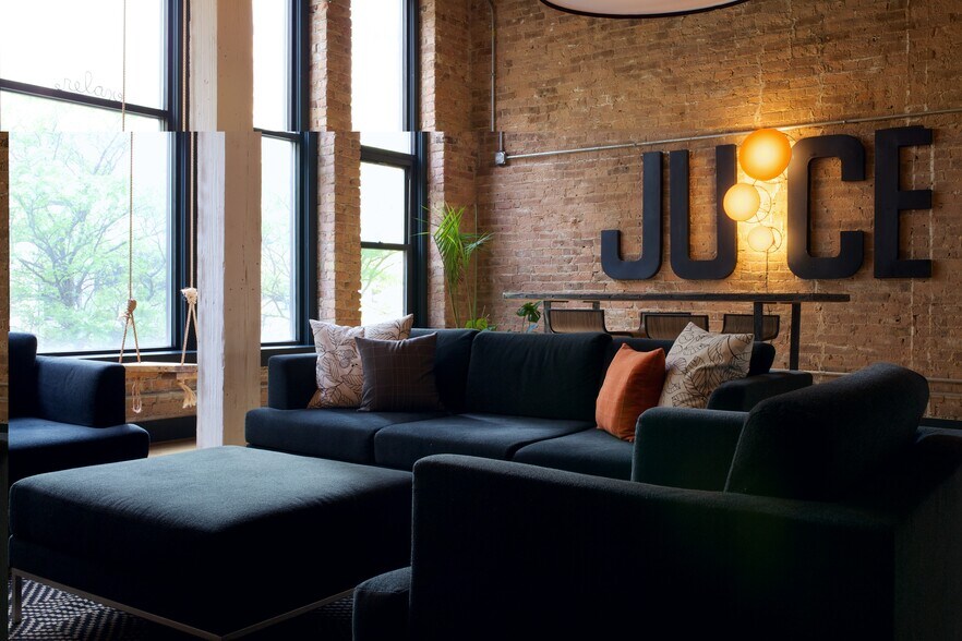 More Photos Of 321 S Jefferson St, Chicago Storefront Retail Office For Lease