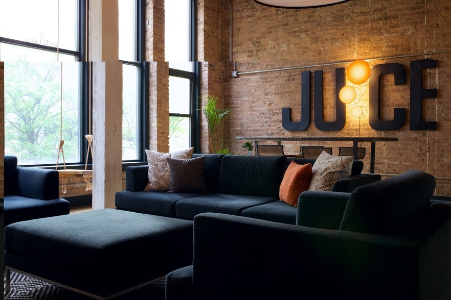 More Photos Of 321 S Jefferson St, Chicago Storefront Retail Office For Lease