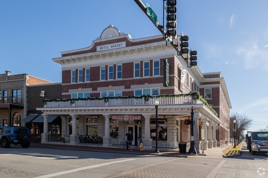 Primary Photo Of 125 W Central Ave, Bentonville Office For Lease