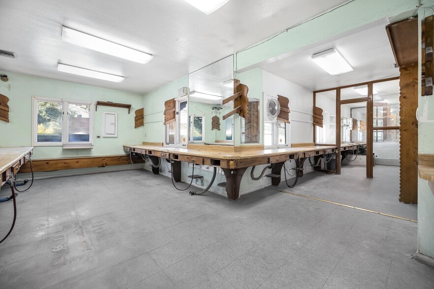 More Photos Of 3325 Barham Blvd, Los Angeles Office For Lease