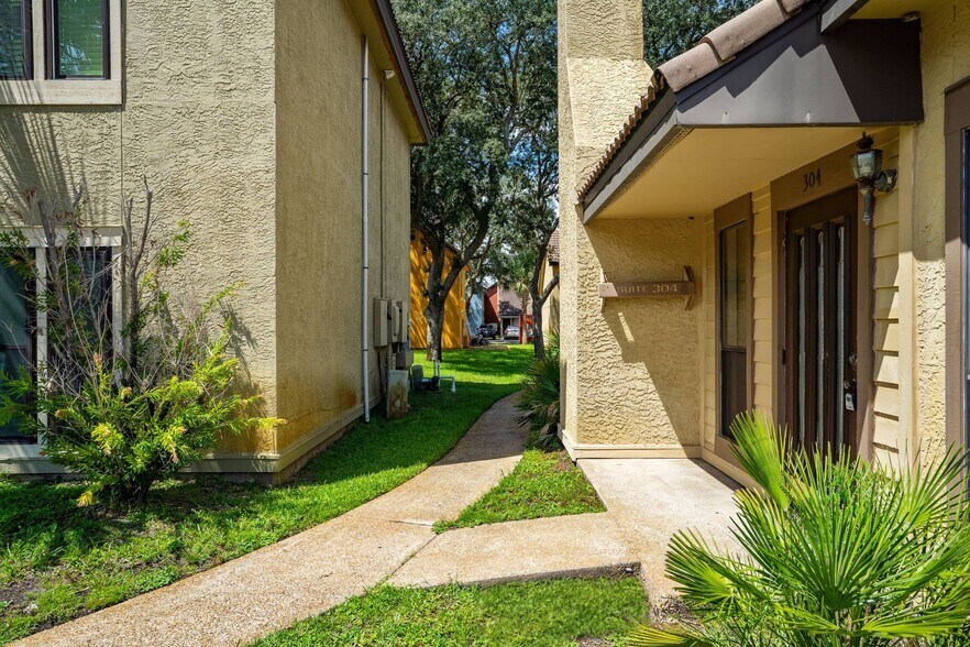 Primary Photo Of 151 Mary Esther Blvd, Mary Esther Office For Sale