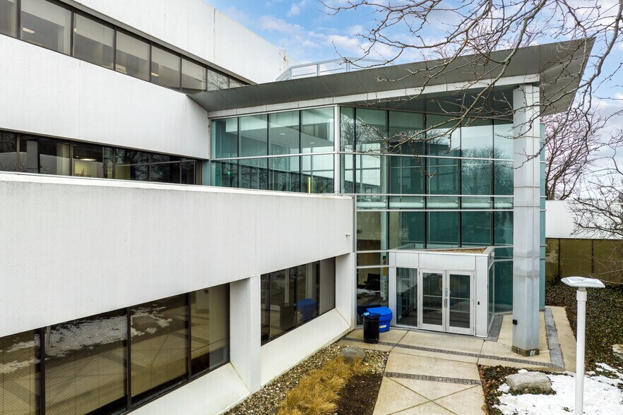 More Photos Of 6860 Century Ave, Mississauga Office For Lease