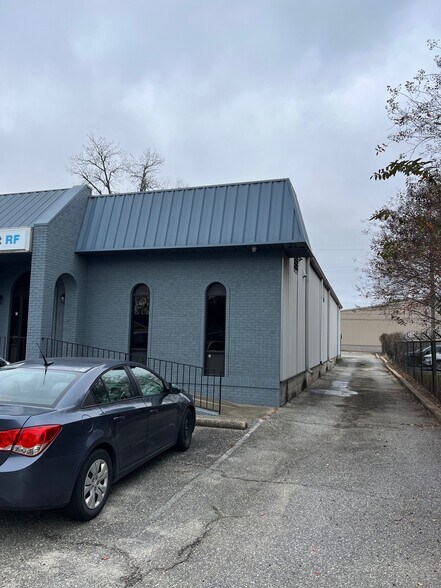 More Photos Of 415 Flint Ave, Albany Office For Sale