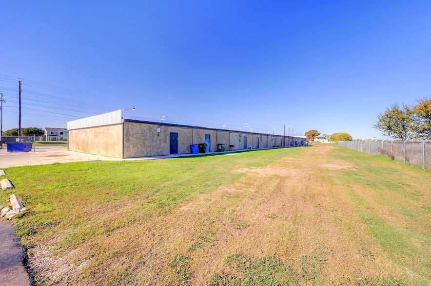 Primary Photo Of 1419 Fleming Dr, Seguin Flex For Sale