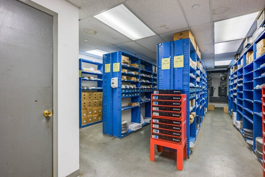 More Photos Of 691 County Road 39A, Southampton Auto Dealership For Lease