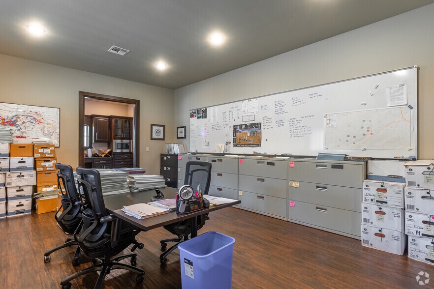 More Photos Of 1518 Colony Cir, Longview Office For Sale