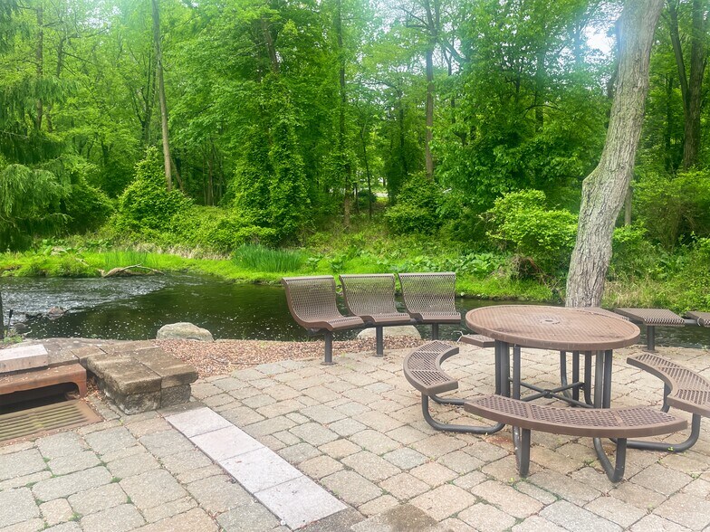 More Photos Of 1000 Wyckoff Ave, Mahwah Coworking Space