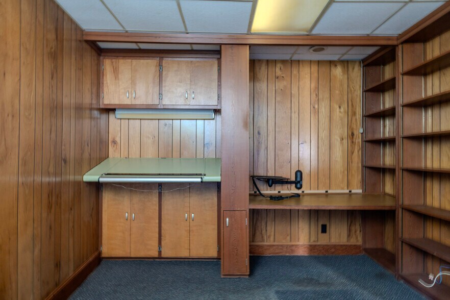 More Photos Of 710 N Walnut St, Fairmont General Retail For Sale